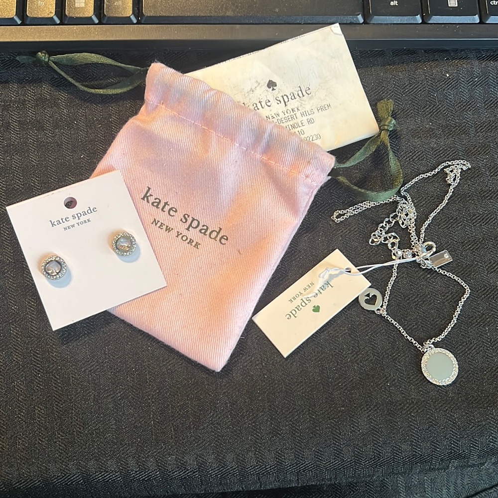 ♠️Cute Kate Spade necklace and earrings ♠️